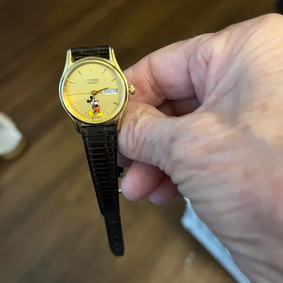 Stunning Rare Mickey Mouse Mint Running Condition Citizen Gold Toned Brown Strap Citizen Men main image 4